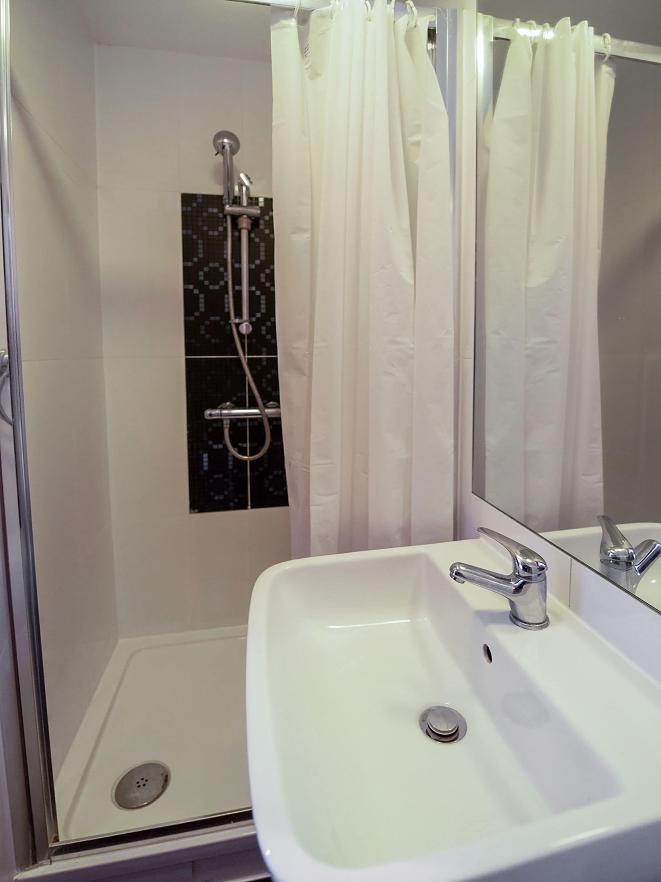 Photo - Arinza Hotel, London Ilford