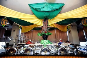 บริการอาหารเช้า อาหารกลางวัน อาหารเย็น, อาหารนานาชาติ