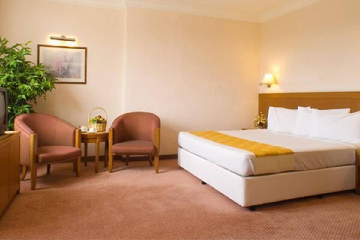 In-room safe, WiFi (free)