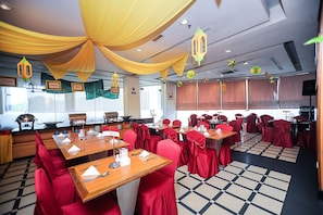 Tägliches Frühstücksbuffet gegen Gebühr