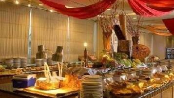 Breakfast, lunch, dinner served; international cuisine