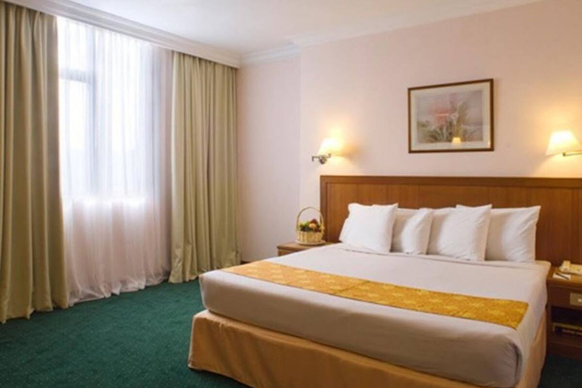 In-room safe, WiFi (free)