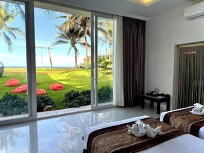 Habitación Deluxe con 2 camas individuales, frente a la playa | Ropa de cama de alta calidad, colchones con acolchado adicional, minibar