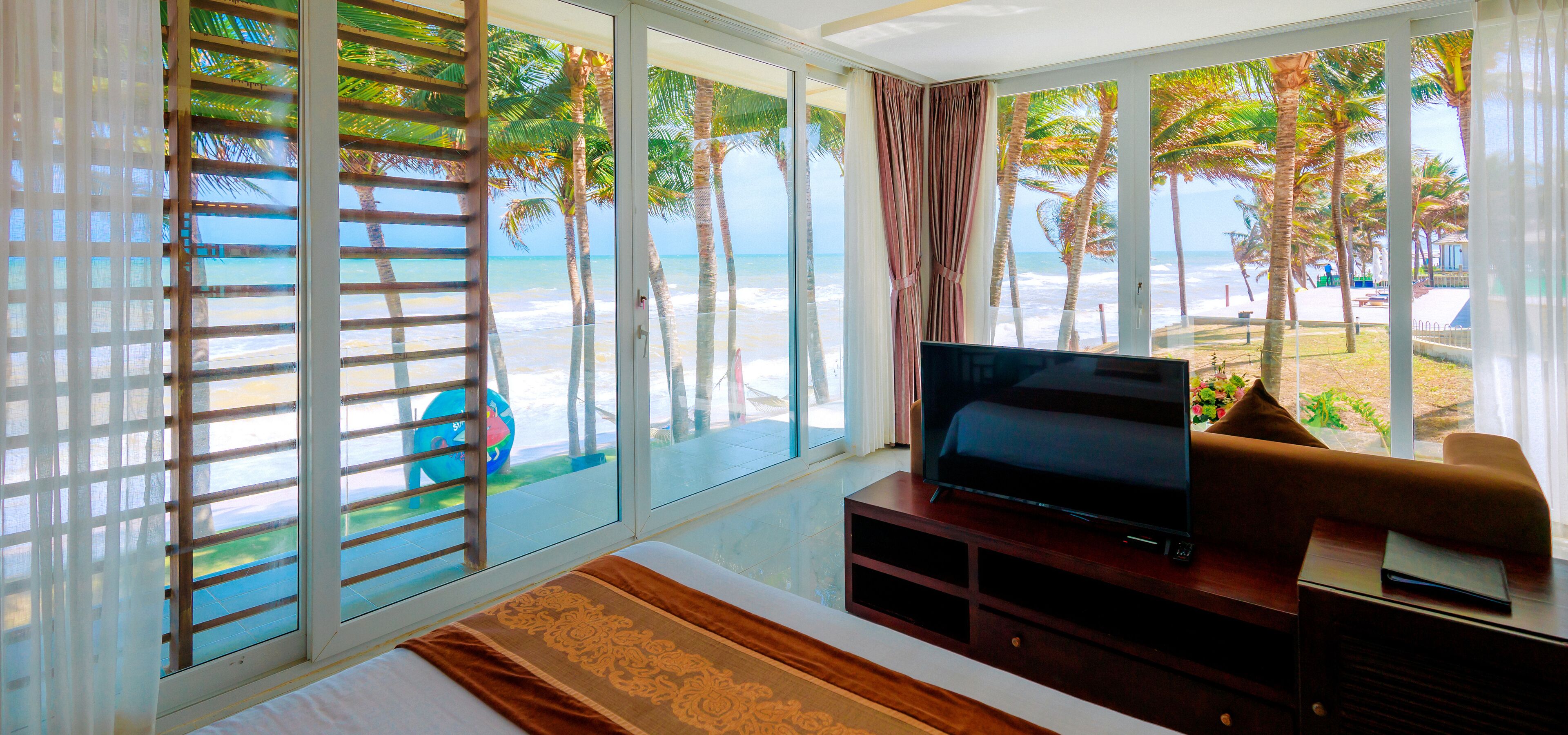Suite, Beachfront | Premium bedding, pillowtop beds, minibar, in-room safe