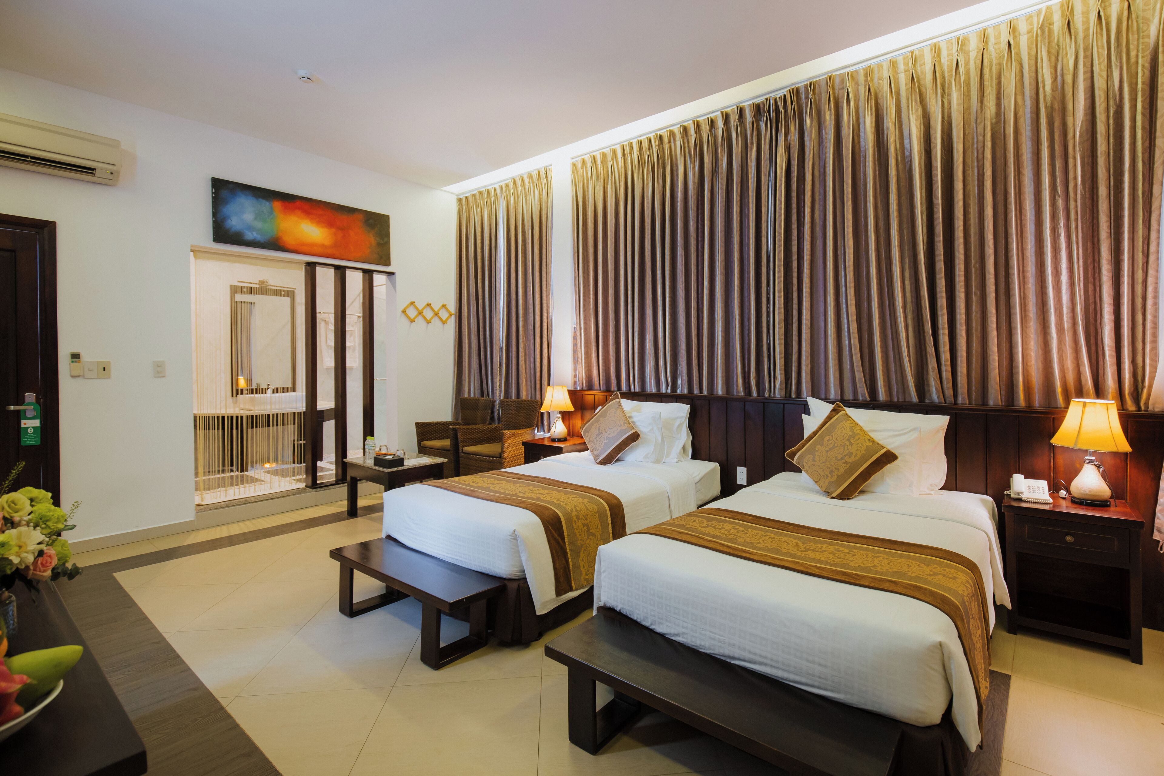 superior room | premium bedding, pillow-top beds, minibar, in-room safe