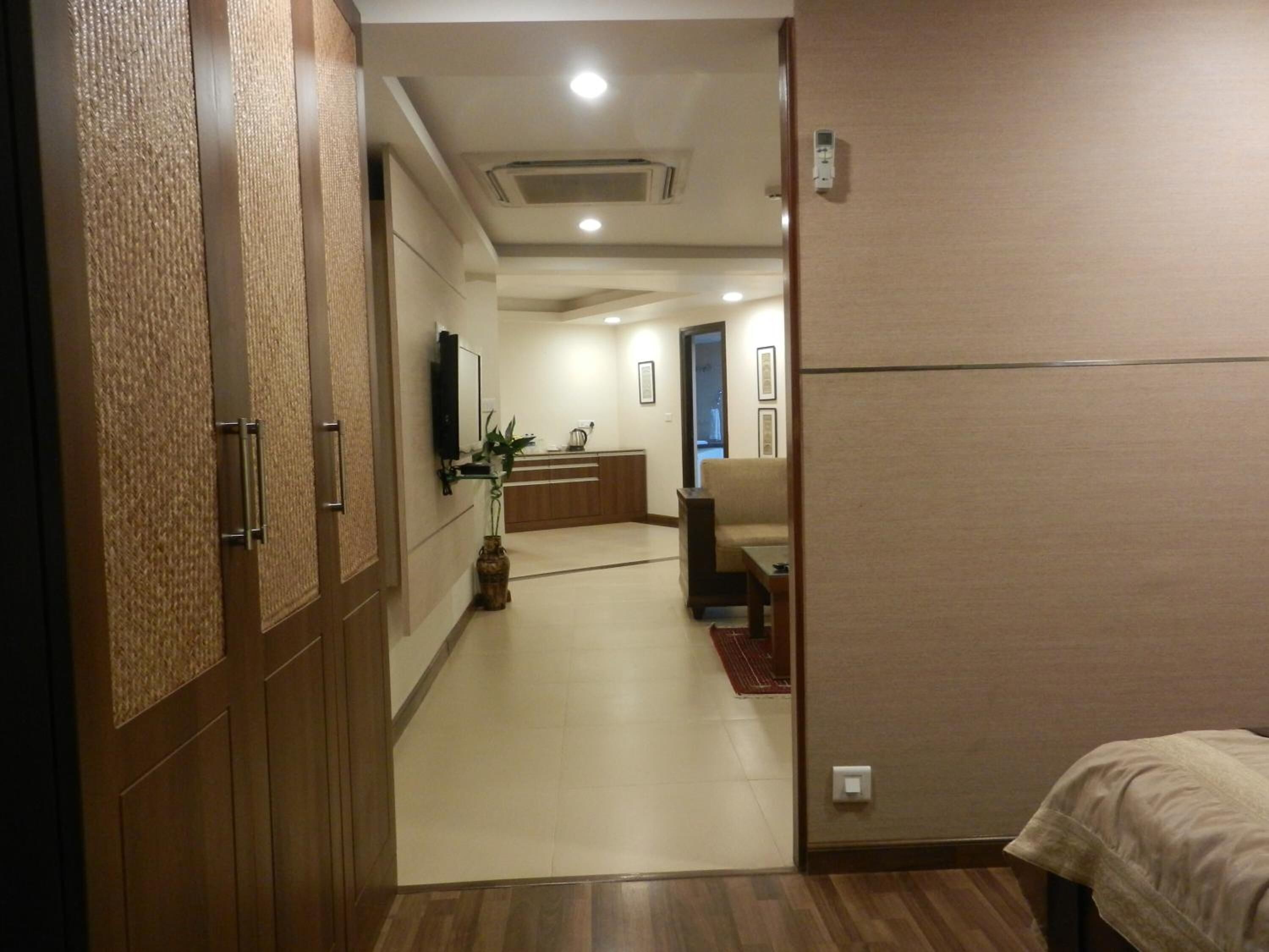 客房内保险箱、收费 WiFi