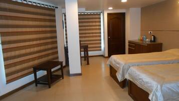 Business Suite, 1 Bedroom, Balcony | In-room safe, WiFi