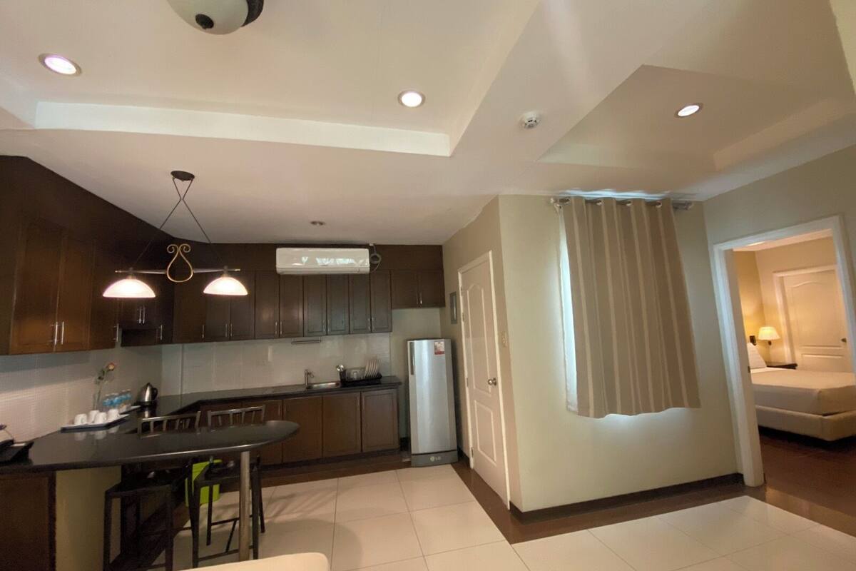 family suite | minibar, in-room safe, desk, iron/ironing board