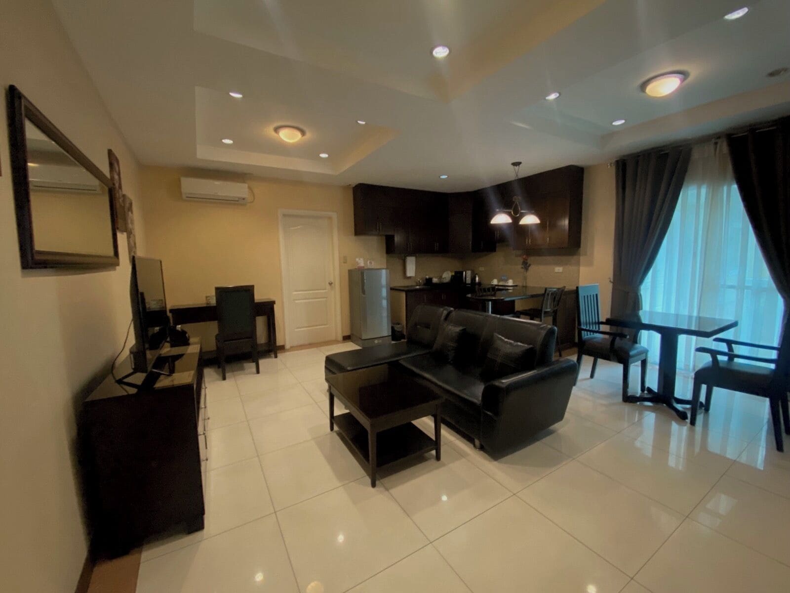 Premium Suite, Non Smoking | Living area | 32-inch LCD TV with cable channels, TV