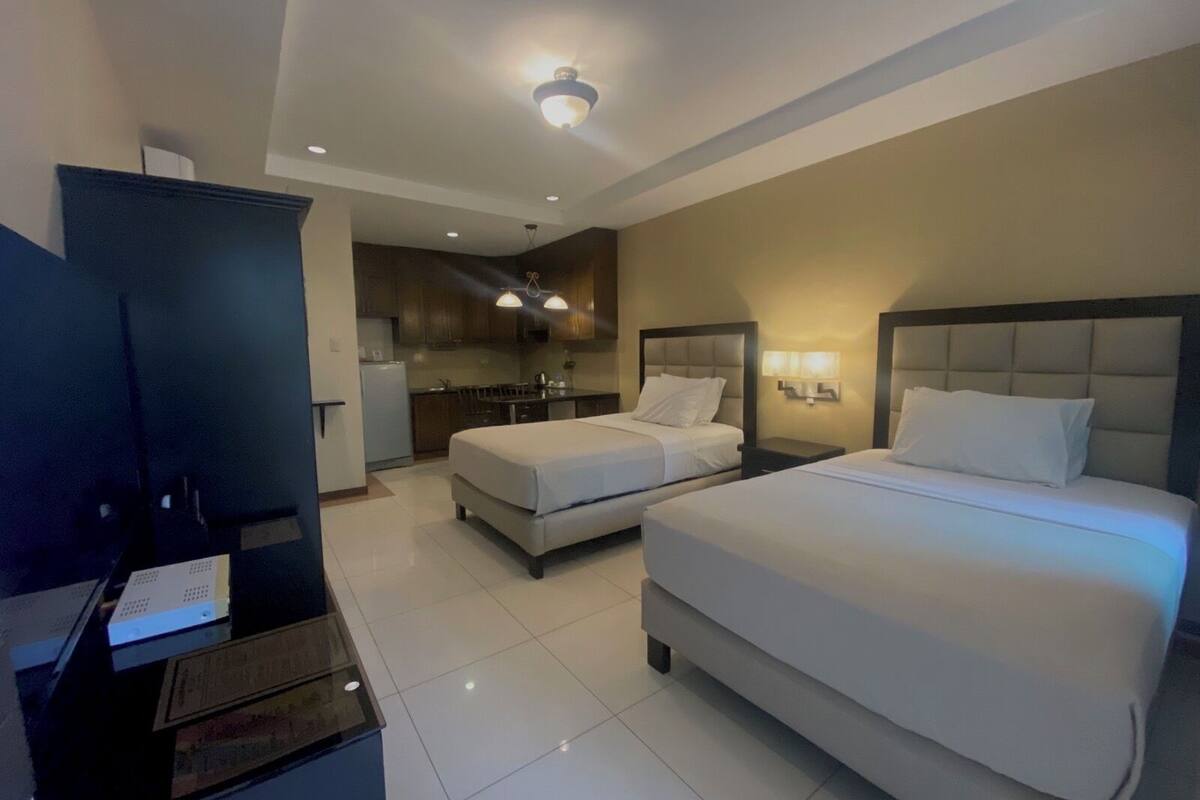 executive studio, 2 single beds | minibar, in-room safe, desk, iron/ironing board