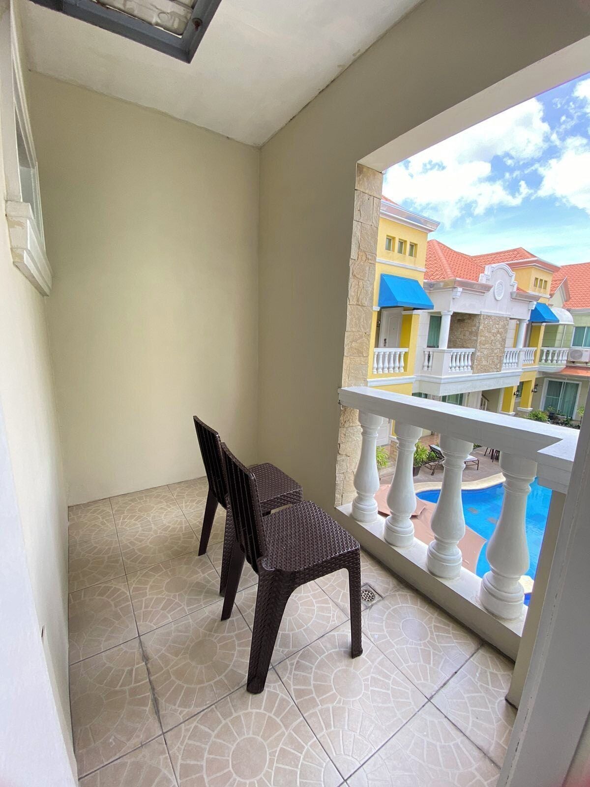 Minibar, in-room safe, desk, iron/ironing board