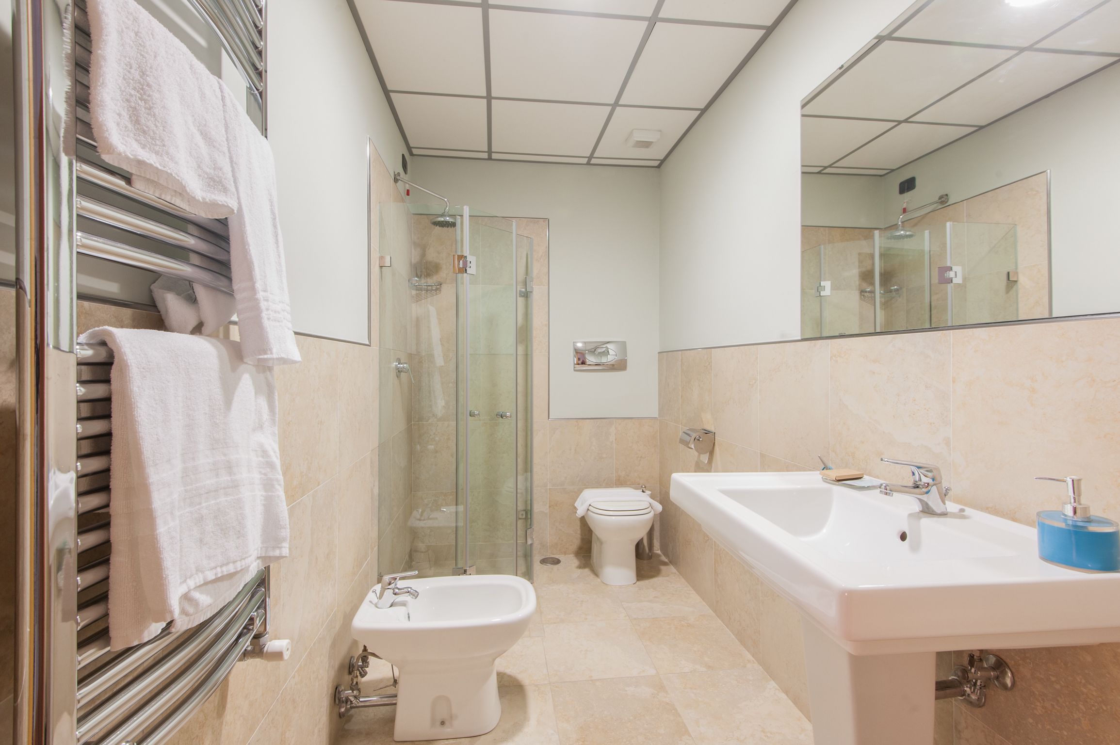 twin room | bathroom | free toiletries, hair dryer, bathrobes, bidet