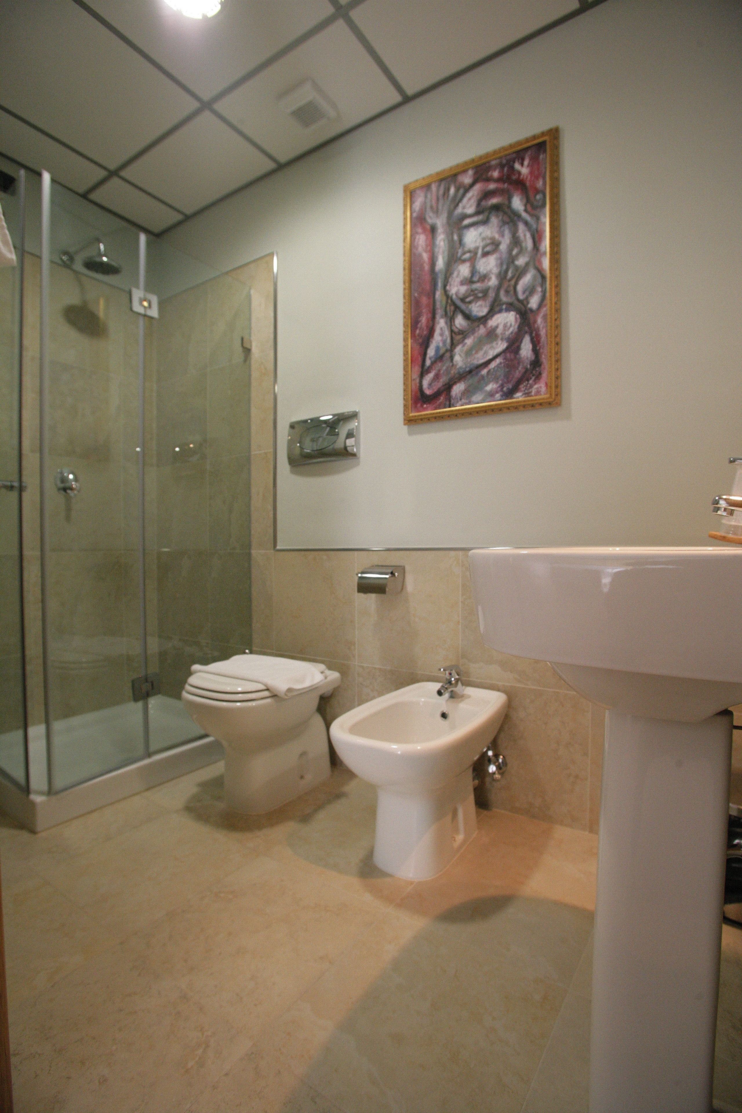 single room | bathroom | free toiletries, hair dryer, bathrobes, bidet
