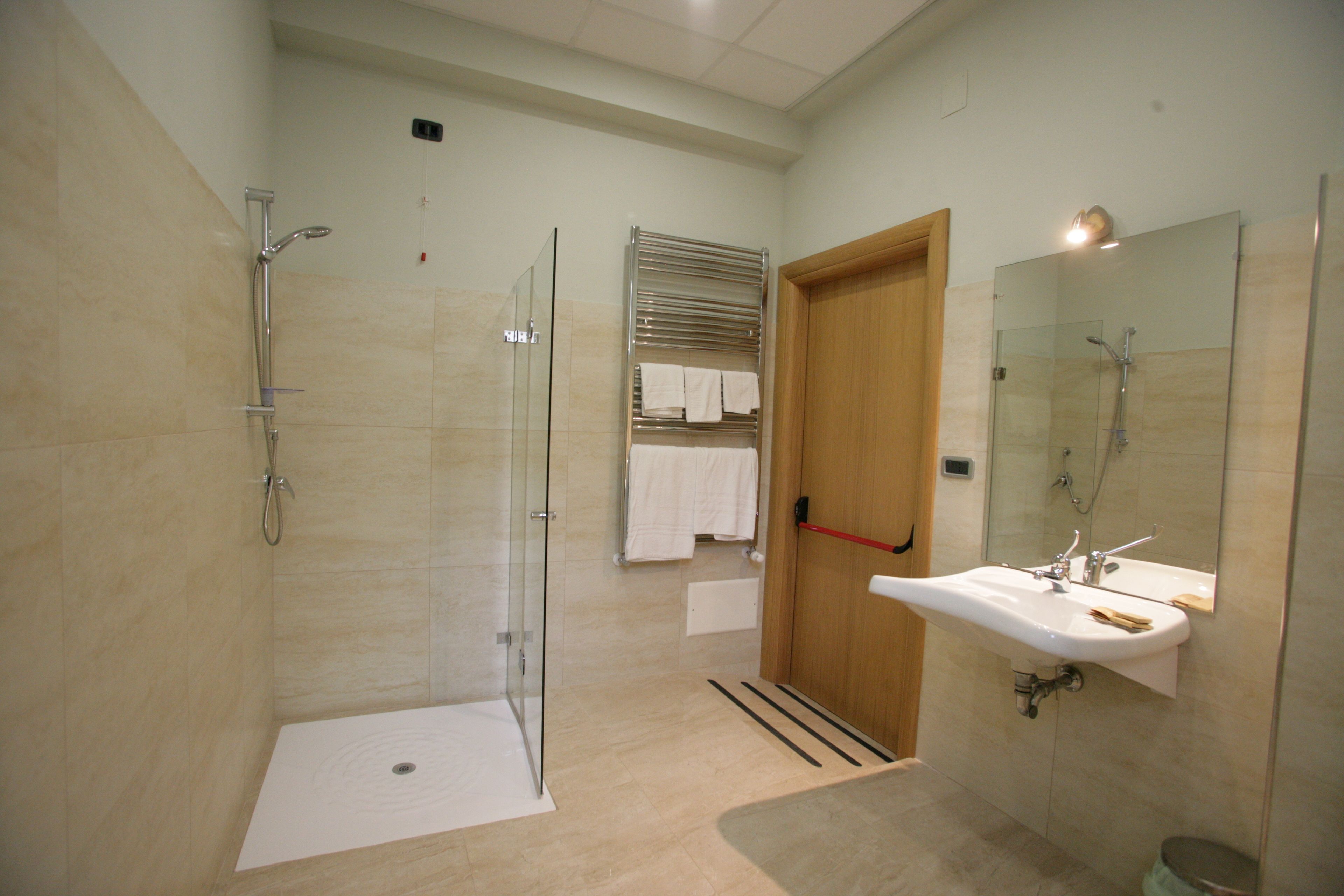 double room | bathroom | free toiletries, hair dryer, bathrobes, bidet