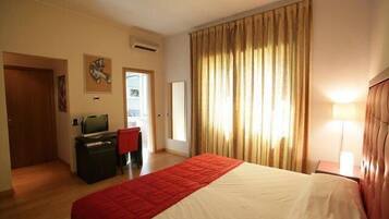 Biancheria da letto di alta qualità, copriletto in piuma, minibar