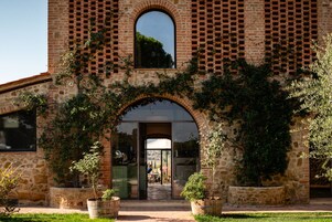 Aperto a colazione, pranzo e cena, cucina regionale
