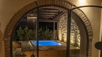 Een sauna, een stoombad, een Turks bad/hammam, lichaamsbehandelingen