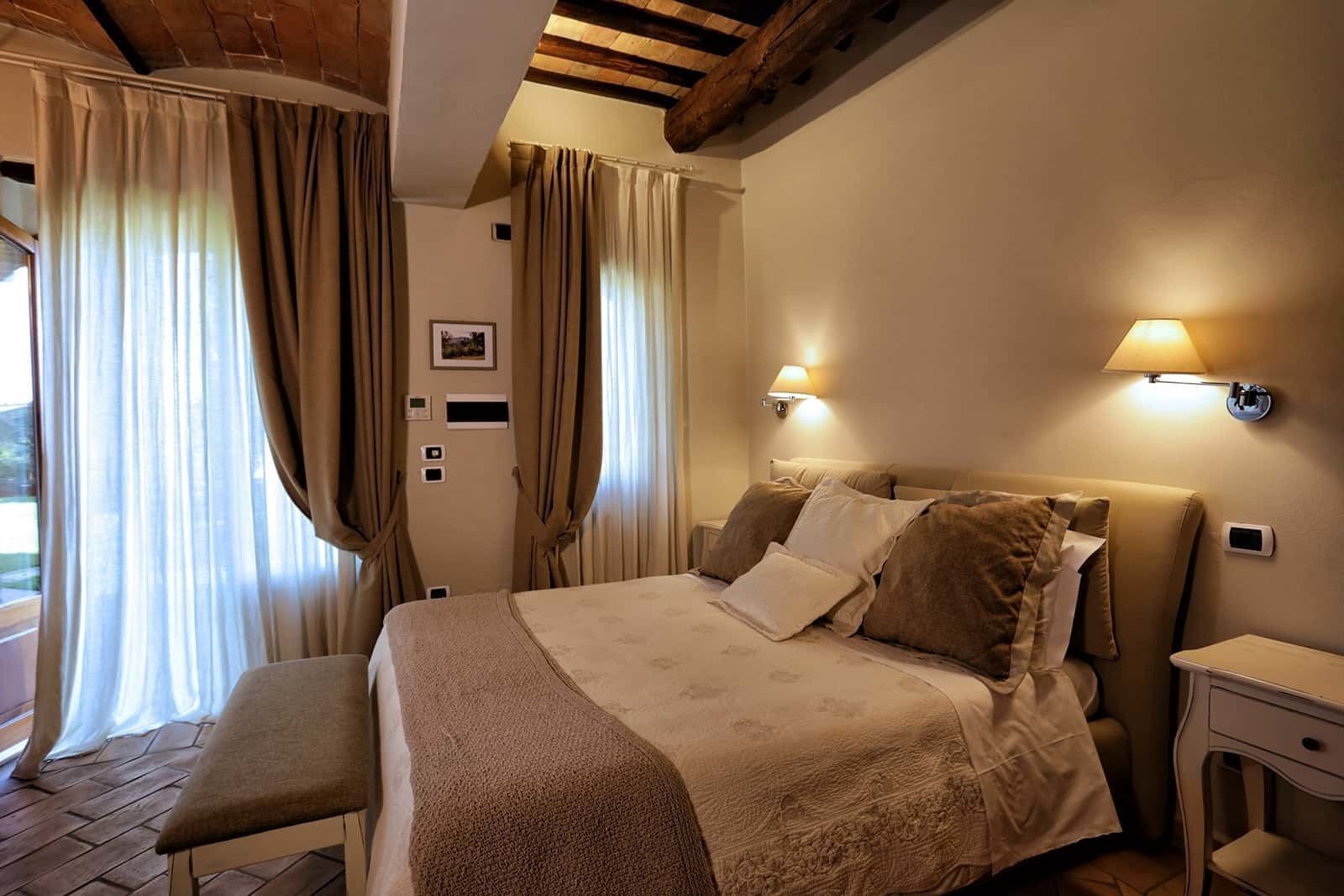 Ropa de cama de alta calidad y minibar 