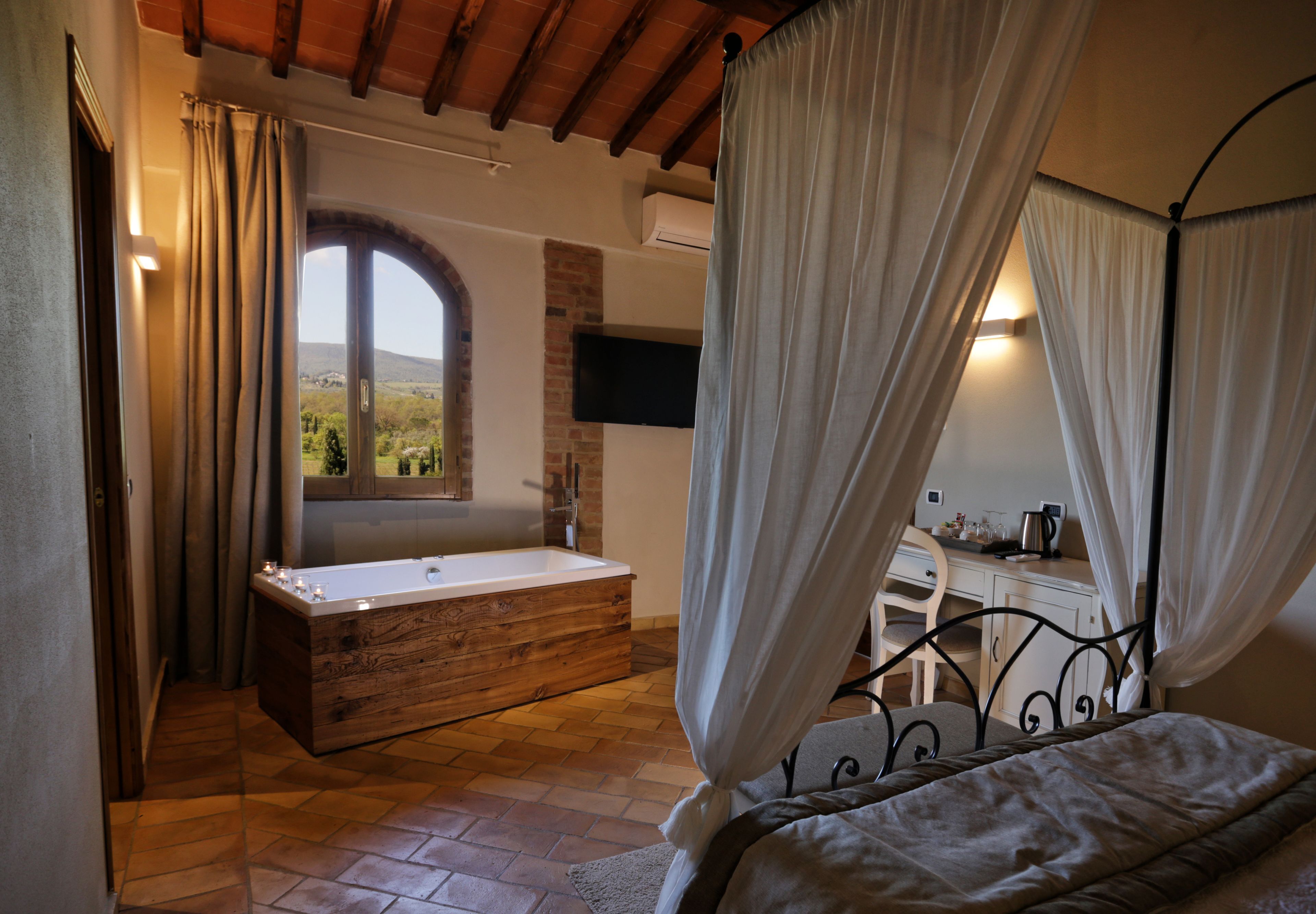 Ropa de cama de alta calidad y minibar 