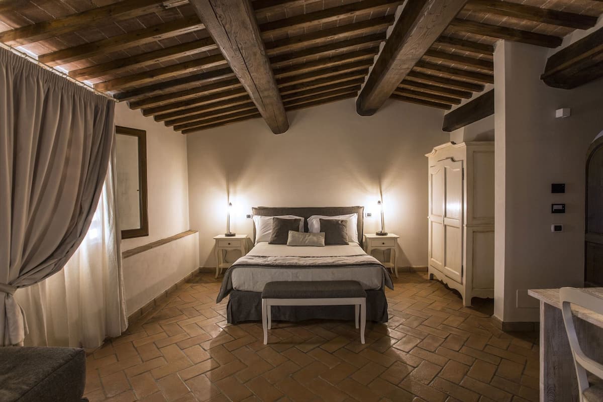 Ropa de cama de alta calidad y minibar