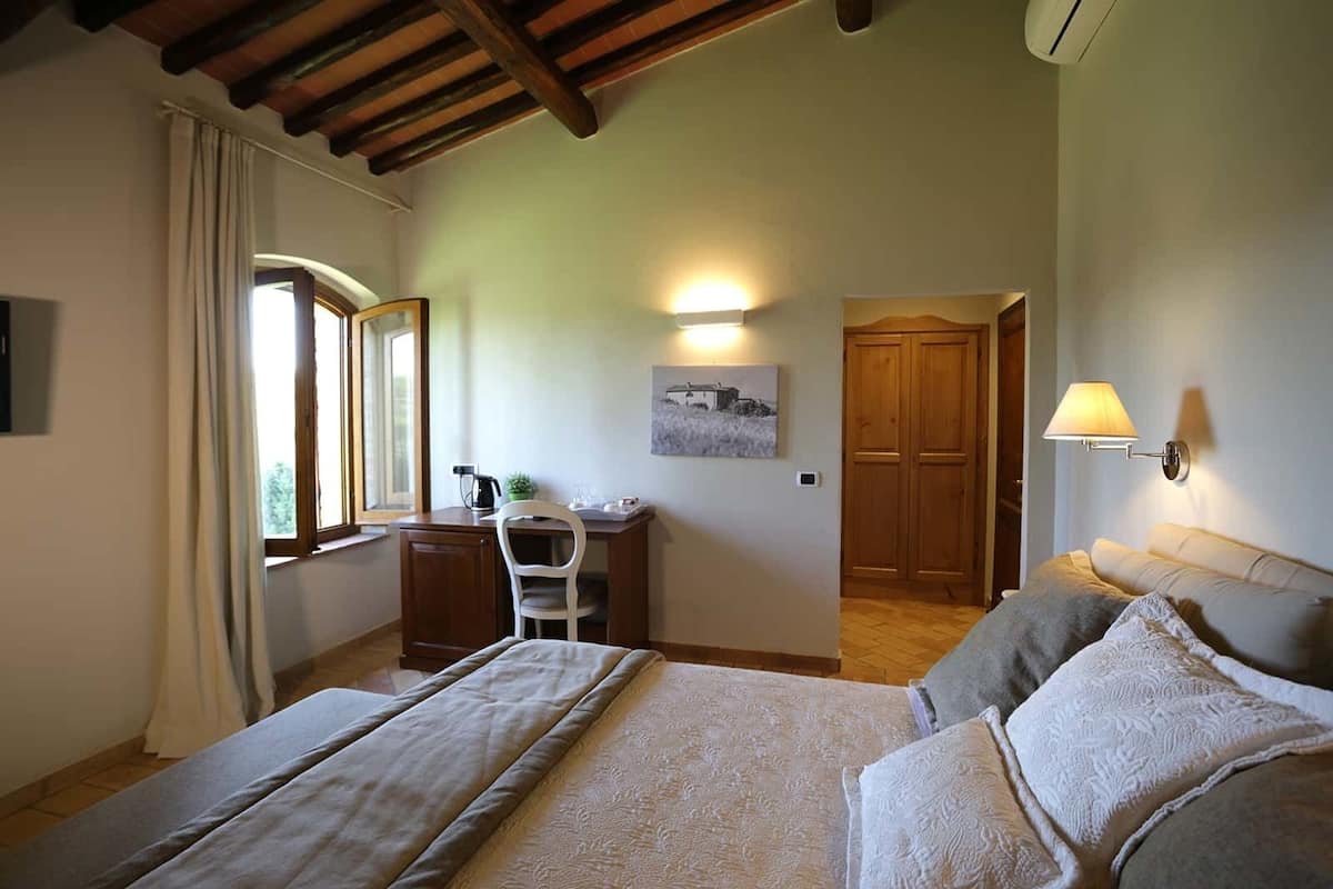 Ropa de cama de alta calidad y minibar