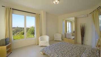 Down duvets, memory-foam beds, minibar, in-room safe
