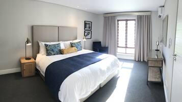 Suíte panorâmica, 1 quarto, varanda, vista para a montanha | 1 quarto, roupas de cama de algodão egípcio, roupas de cama premium