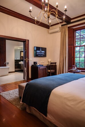 行政双人房或双床房 | 埃及棉床单、高档床上用品、羽绒被、特色装修