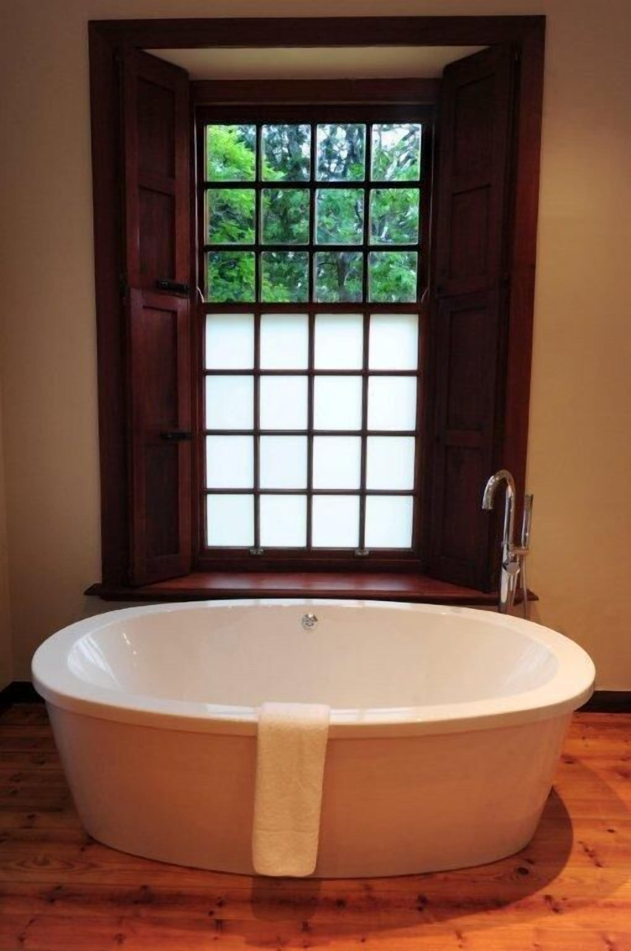 executive double or twin room | deep-soaking bathtub