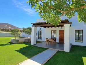 Standard Cottage | Terrace/patio - Meerendal Boutique Hotel (Cape Town)