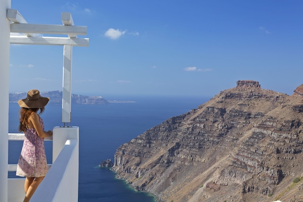 View from property - Helestia Pocket Hotel, Caldera Santorini (Santorini)