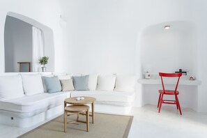 Familienvilla (Outdoor Heated Jetted Tub) | Wohnzimmer | Flachbildfernseher