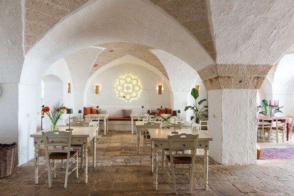 Breakfast, lunch and dinner served - Borgo San Marco (Fasano)