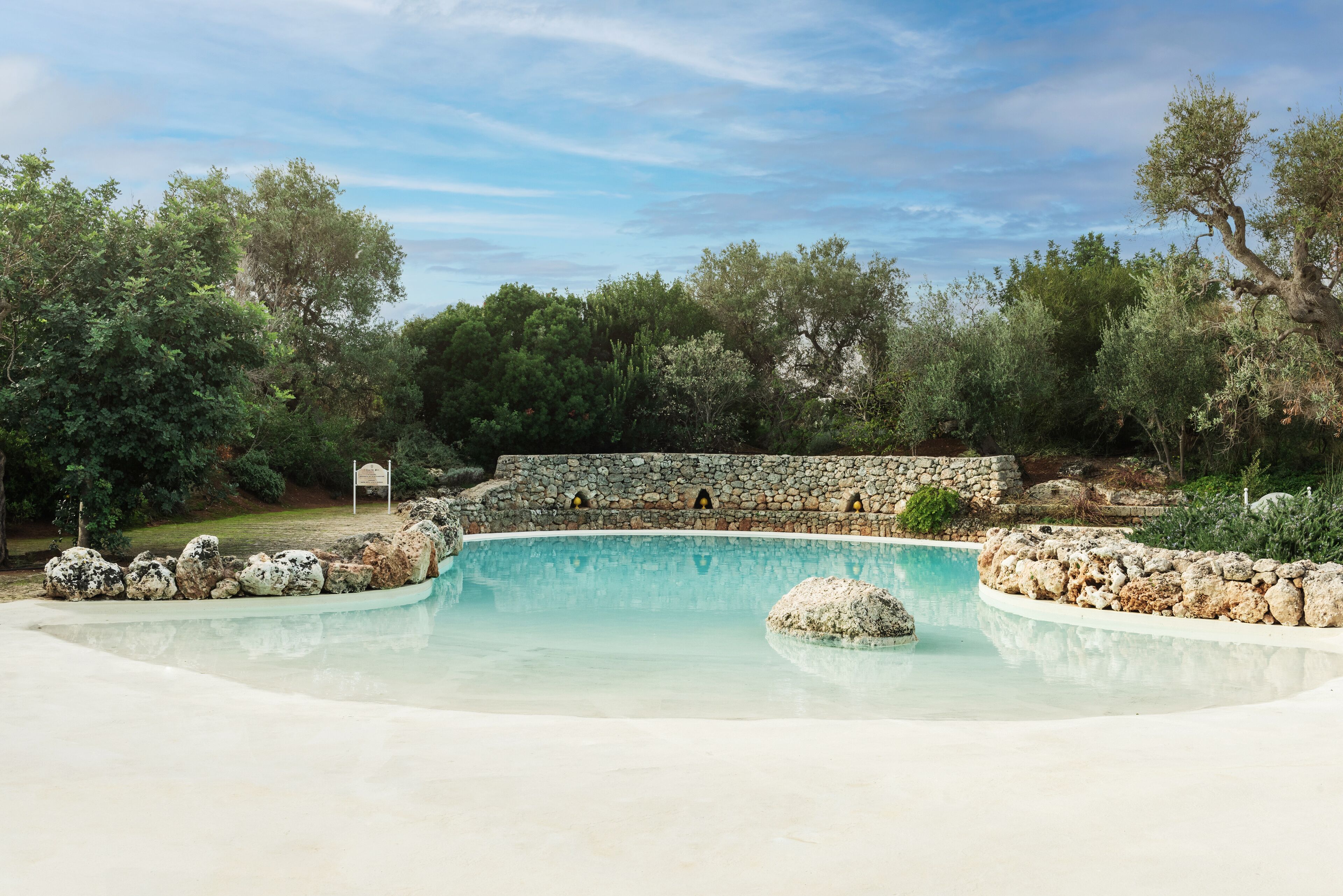 Außenpool (je nach Saison geöffnet), Cabañas (kostenlos), Sonnenschirme