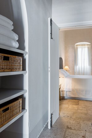 Egyptian cotton sheets, premium bedding, down comforters, minibar - Borgo San Marco (Fasano)
