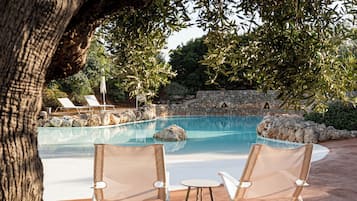 Piscine extérieure (ouverte en saison), cabanons gratuits