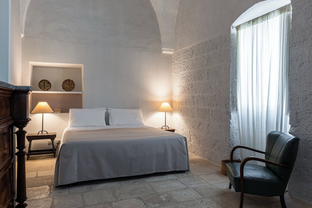 Superior suite, 1 slaapkamer | Luxe beddengoed, donzen dekbedden, een minibar, een kluis op de kamer