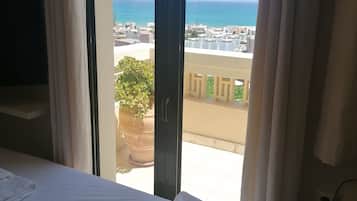 Family Suite, 1 Bedroom, Sea View (4 persons) | Beach/ocean view