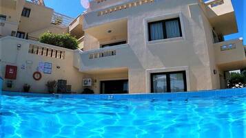 Suite Keluarga, 1 kamar tidur, pemandangan laut (4 persons) | Bagian depan properti