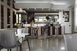 Bar (on property) - Hotel Fly (Gallipoli)