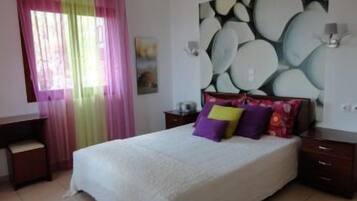 1 bedroom, Egyptian cotton sheets, premium bedding, in-room safe