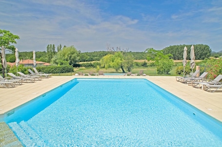 Seasonal outdoor pool, open 10:00 AM to 8:00 PM, pool umbrellas. Hôtel La Bastide d'Iris