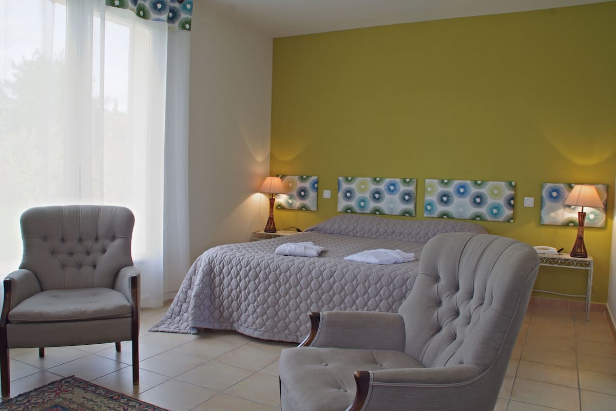 Family Suite | Premium bedding, minibar, in-room safe, individually decorated