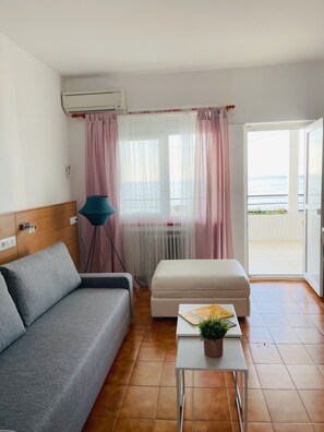 Premium-Zimmer, Terrasse, Meerblick | Zimmersafe, Schreibtisch, laptopgeeigneter Arbeitsplatz