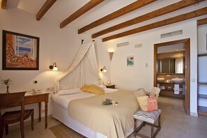 Phòng đôi, 2 giường đơn, hiên | Bộ đồ giường cao cấp, minibar, két bảo mật tại phòng 