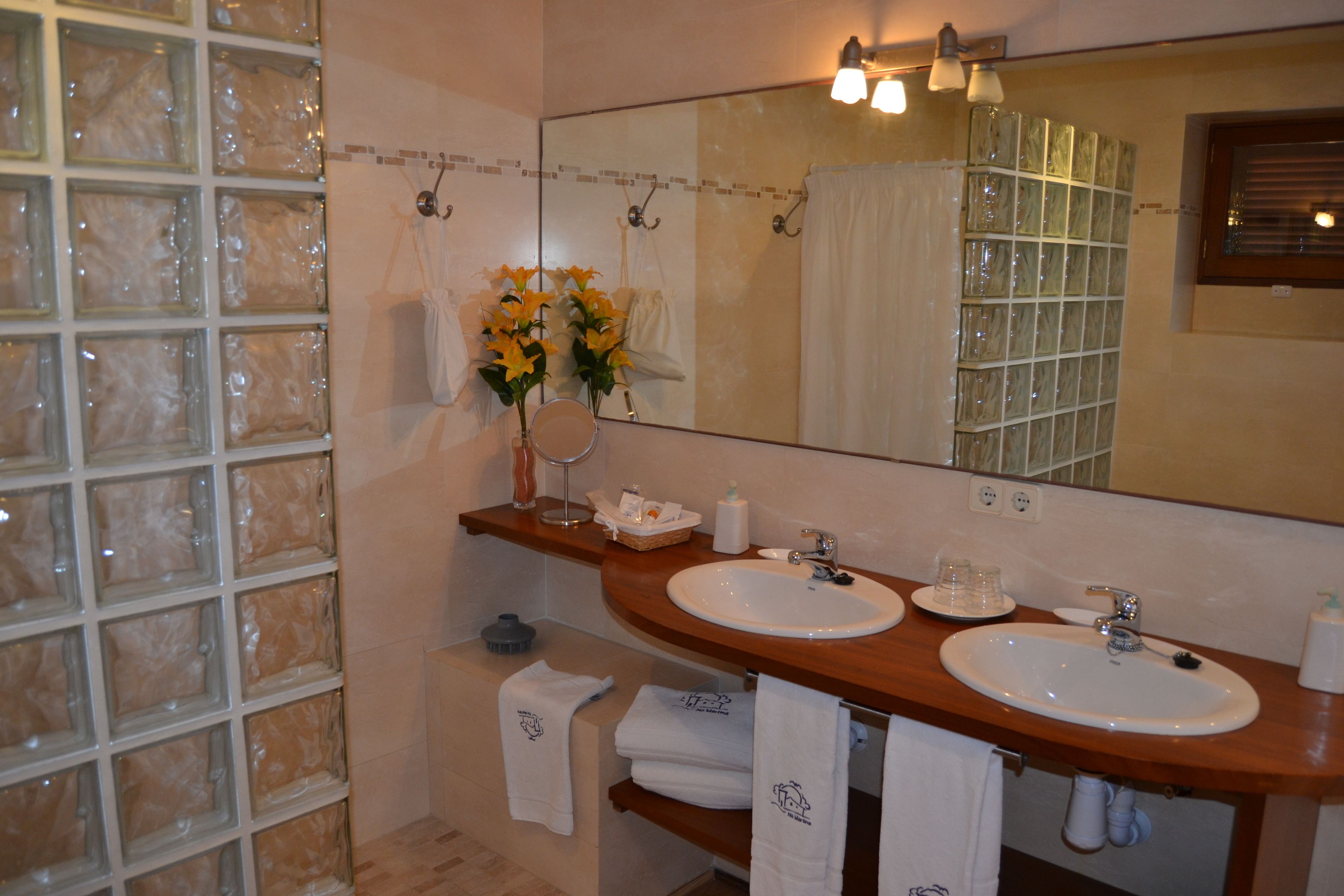 triple room (private terrace) | bathroom | combined shower/bathtub, free toiletries, hair dryer, bathrobes