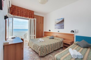 Triple Room, Partial Sea View | Minibar, in-room safe, desk, free WiFi - Hotel Centrale (Cervia)
