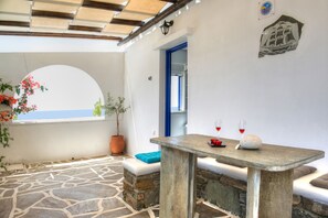 Deluxe Apartment (Family) | Terrace/patio - Porto Vlastos (Tinos)