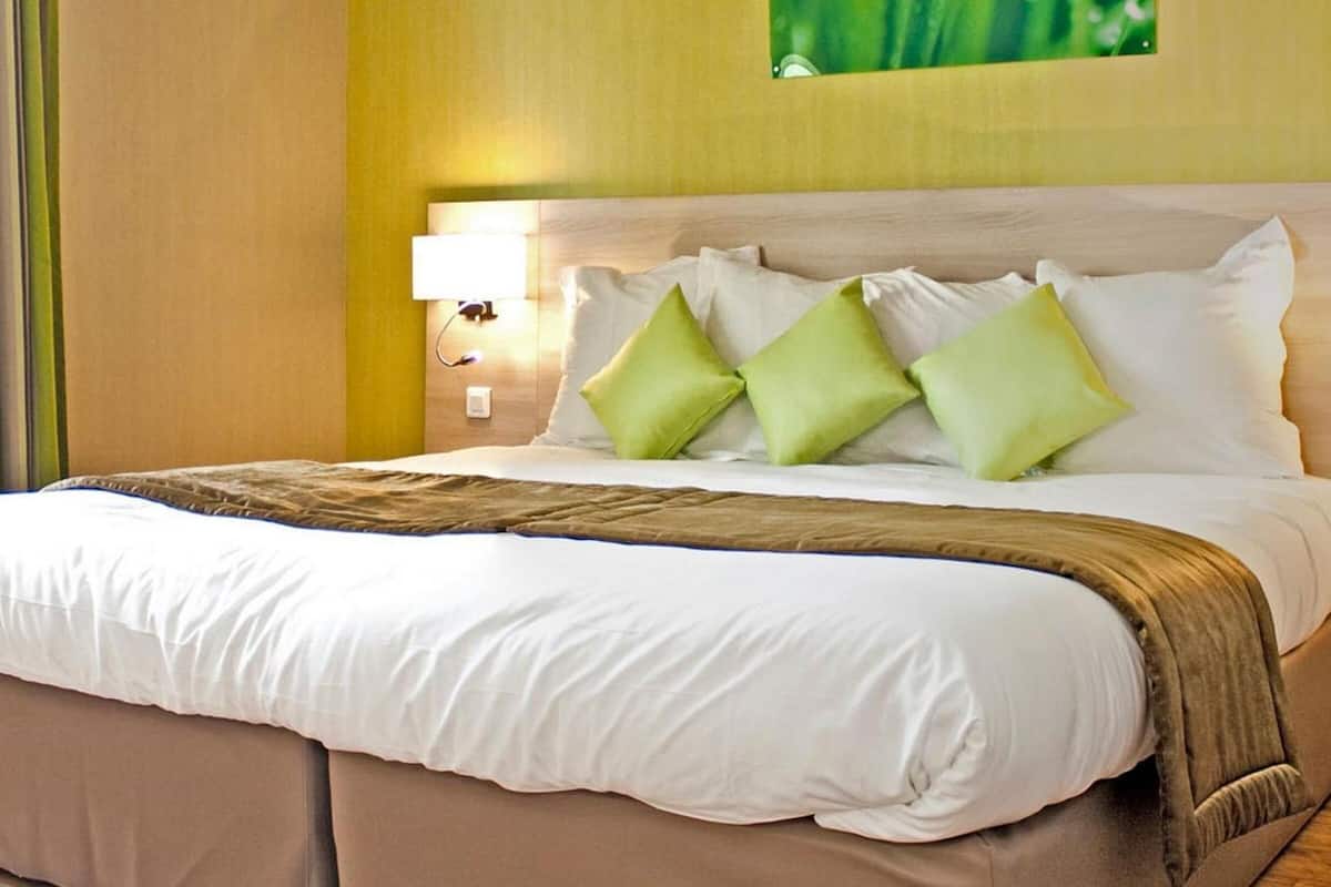 soundproofing, cots/infant beds, free wifi