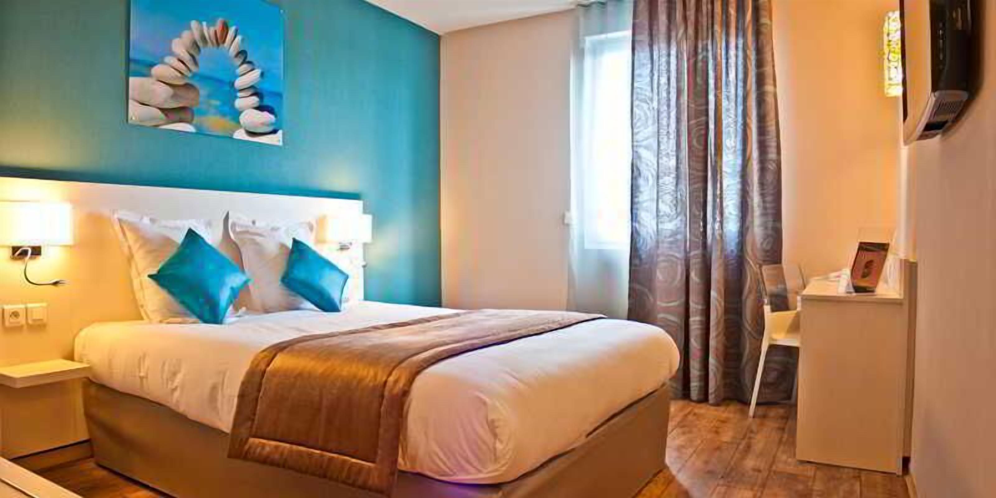 Soundproofing, cribs (surcharge), WiFi (free)